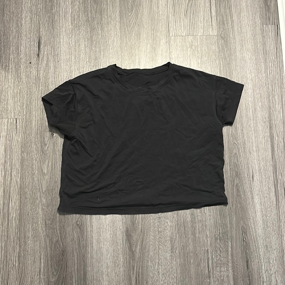 Lululemon cropped shirt